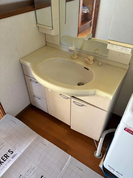 工事前　埼玉県北足立郡伊奈町のお客様の洗面化粧台工事