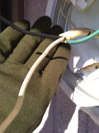 東京都青梅市のお客様の玄関灯交換工事　具体的な工事内容4