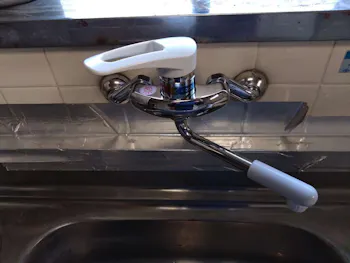 神奈川県横浜市のお客様の洗面所・キッチン水栓交換工事