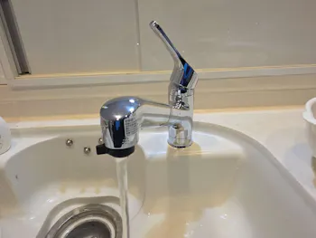 栃木県宇都宮市のお客様の洗面化粧台水栓交換工事