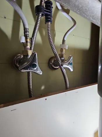 三重県津市のお客様のキッチン水栓交換工事　具体的な工事内容1