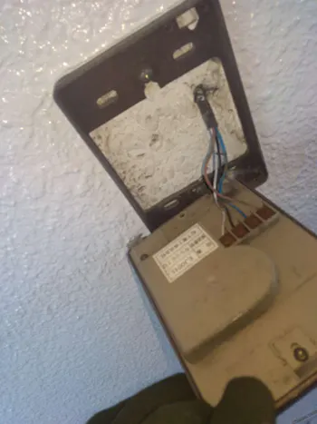 東京都青梅市のお客様のドアホン交換工事　具体的な工事内容4