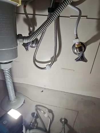 三重県津市のお客様のキッチン水栓工事　具体的な工事内容1