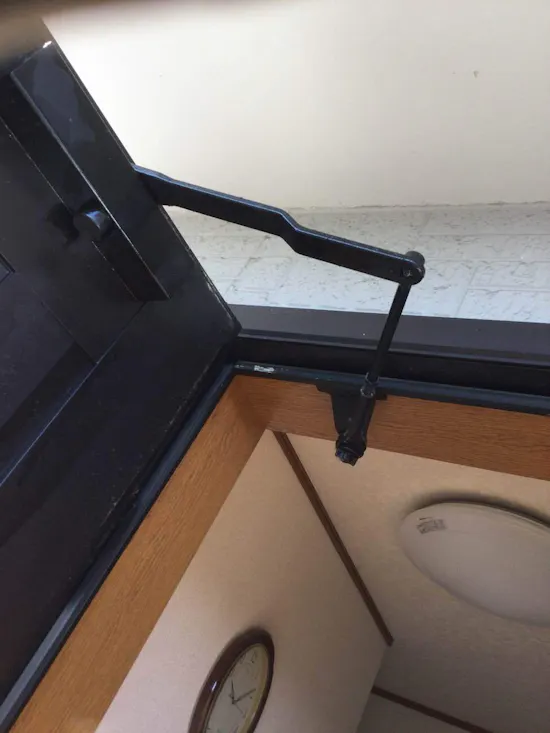 工事前　東京都青梅市のお客様のドアクローザー交換工事