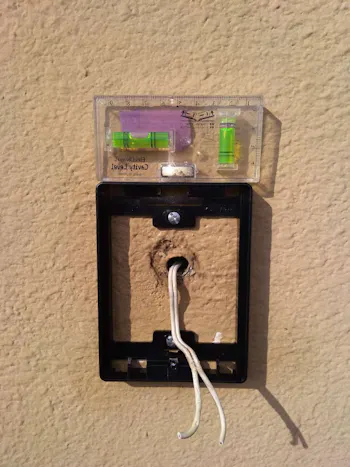 埼玉県入間市のお客様のドアホン交換工事　具体的な工事内容1