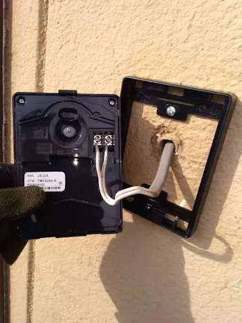 埼玉県入間市のお客様のドアホン交換工事　具体的な工事内容2