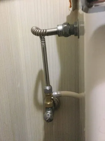 東京都青梅市のお客様の便座交換工事　具体的な工事内容2