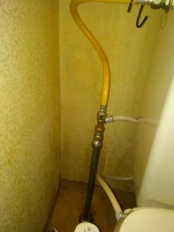 東京都青梅市のお客様のトイレ便座交換とトイレのコンセントカバー交換工事　具体的な工事内容3