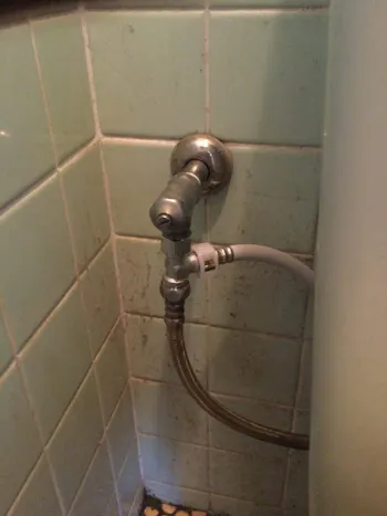 東京都福生市のお客様の温水洗浄便座交換工事　具体的な工事内容1