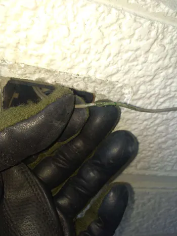 東京都青梅市のお客様のドアホン交換工事　具体的な工事内容1