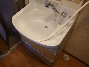 愛知県豊田市のお客様の洗面化粧台交換工事　具体的な工事内容3