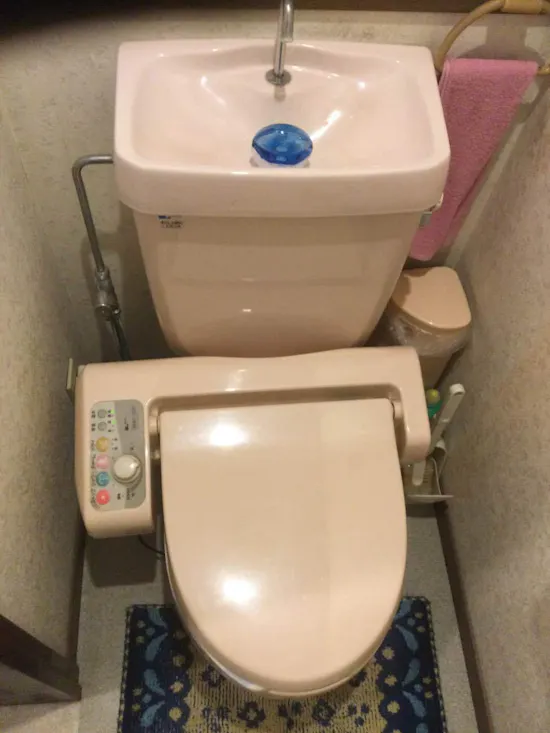 工事前　東京都西多摩郡のお客様のシャワートイレ交換工事