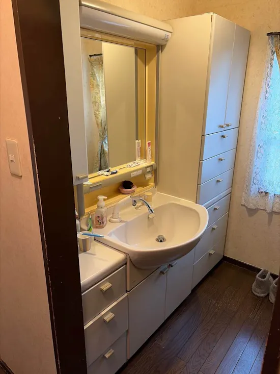 工事前　山梨県大月市のお客様の洗面化粧台交換工事