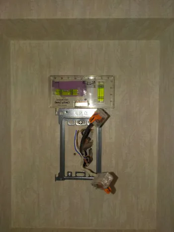 東京都青梅市のお客様のドアホン取付交換工事　具体的な工事内容1