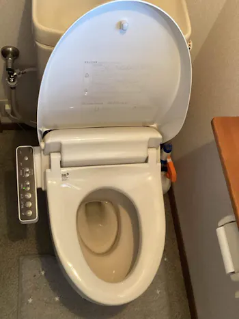 東京都羽村市のお客様のトイレ便座交換工事　具体的な工事内容1