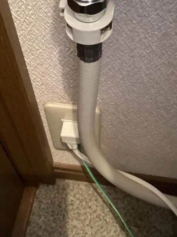 東京都羽村市のお客様のトイレ便座交換工事　具体的な工事内容3