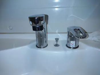 神奈川県横浜市泉区のお客様の洗面水栓交換工事