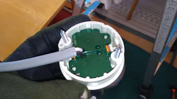 東京都青梅市のお客様のシーリングライト設置工事（引っ掛け部材なし）　具体的な工事内容1