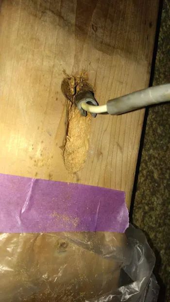 東京都青梅市のお客様の玄関照明交換工事　具体的な工事内容2