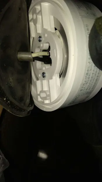 東京都青梅市のお客様の玄関照明交換工事　具体的な工事内容3