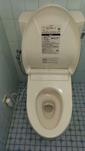 東京都福生市のお客様の温水便座交換工事