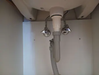 長野県上田市のお客様の洗面化粧台交換工事　具体的な工事内容2