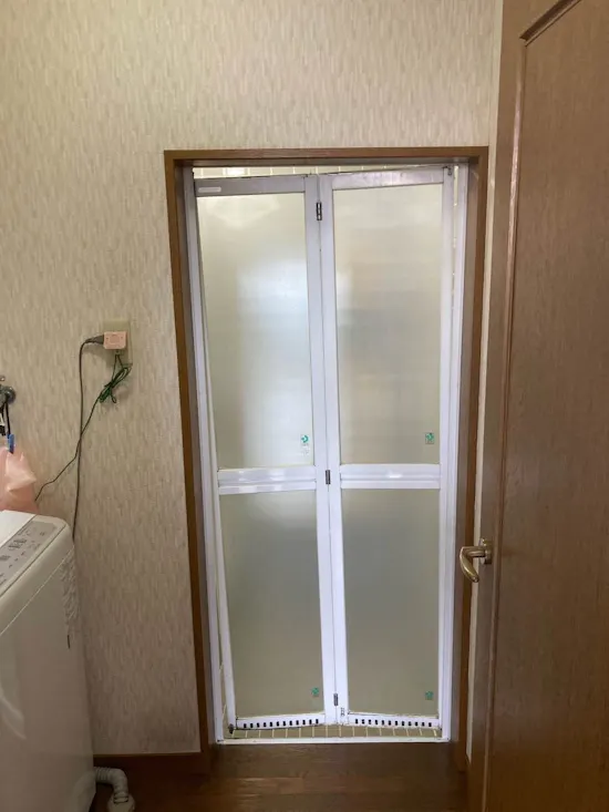 工事前　埼玉県狭山市のお客様の浴室折れ戸交換工事