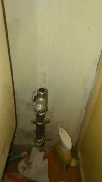 東京都福生市のお客様の温水便座交換工事　具体的な工事内容2