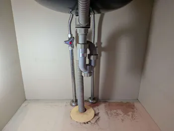 愛知県名古屋市熱田区のお客様の洗面水栓交換工事　具体的な工事内容2