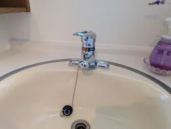 愛知県名古屋市熱田区のお客様の洗面水栓交換工事