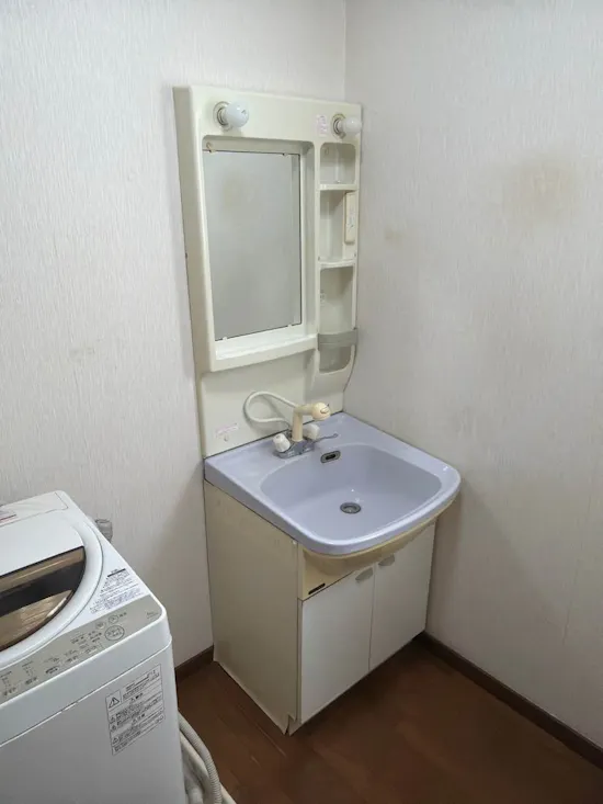 工事前　山梨県大月市のお客様の洗面化粧台交換工事