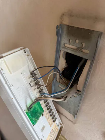 静岡県富士宮市のお客様のテレビドアホン交換工事　具体的な工事内容3