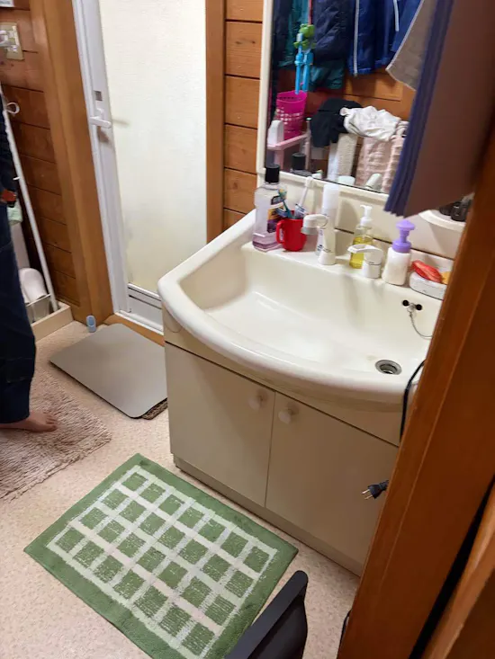 工事前　山梨県南都留郡山中湖村のお客様の洗面化粧台工事