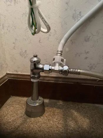 東京都青梅市のお客様の便座交換工事　具体的な工事内容3