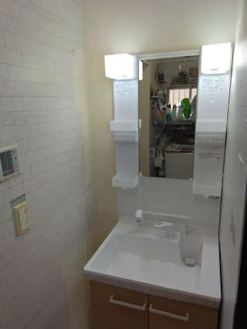 東京都福生市のお客様の洗面化粧台交換工事