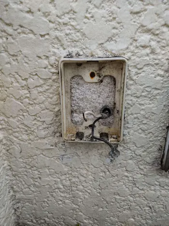 千葉県市原市のお客様のドアホン交換工事　具体的な工事内容3