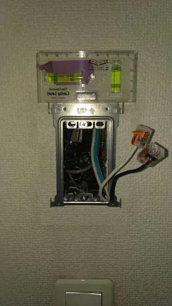 東京都あきる野市のお客様のテレビドアホン交換工事　具体的な工事内容1