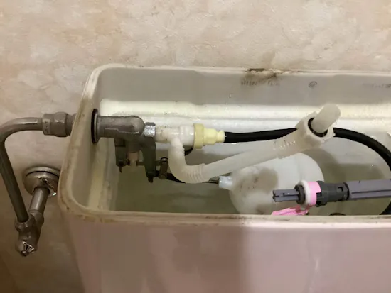 工事前　東京都青梅市のお客様のトイレタンク部品他交換工事