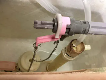 東京都青梅市のお客様のトイレタンク部品他交換工事　具体的な工事内容1