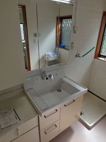栃木県那須烏山市のお客様の洗面化粧台交換工事
