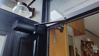三重県四日市市のお客様のドアクローザー交換工事
