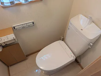 愛知県名古屋市港区のお客様のトイレ交換・トイレ照明器具交換工事