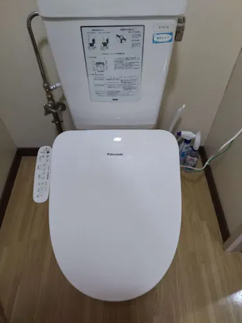 東京都西多摩郡瑞穂町のお客様の便座交換工事