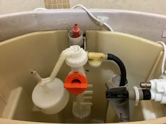 工事前　東京都青梅市のお客様のトイレタンク修繕工事