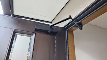 三重県桑名市のお客様のドアクローザー交換工事