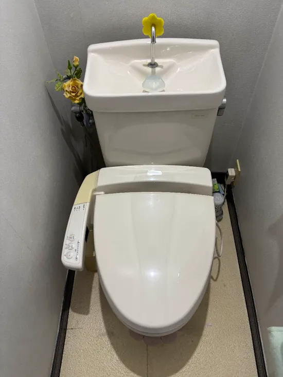 工事前　茨城県稲敷郡阿見町のお客様の便座交換トイレ工事