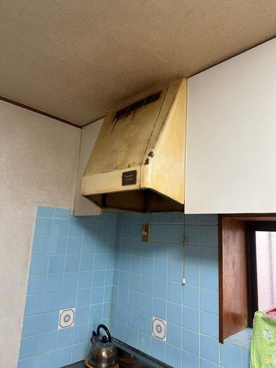 工事前　東京都八王子市のお客様のビルコン、レンジフード工事