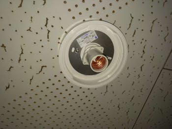 埼玉県飯能市のお客様の浴室灯取付工事　具体的な工事内容1