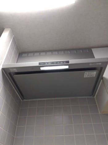 東京都立川市のお客様のレンジフード交換・浴室ドア工事