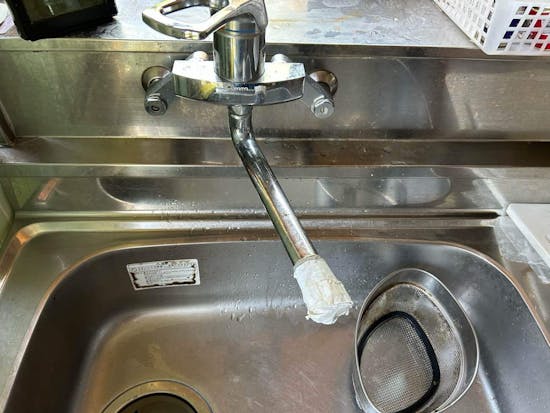 工事前　東京都八王子市のお客様のキッチン壁水栓交換工事 